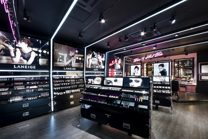 如何將化妝品店展柜做到極致？