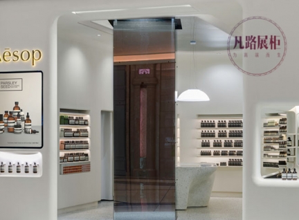 木質烤漆化妝品展柜柜臺，現場效果陳列展柜效果圖